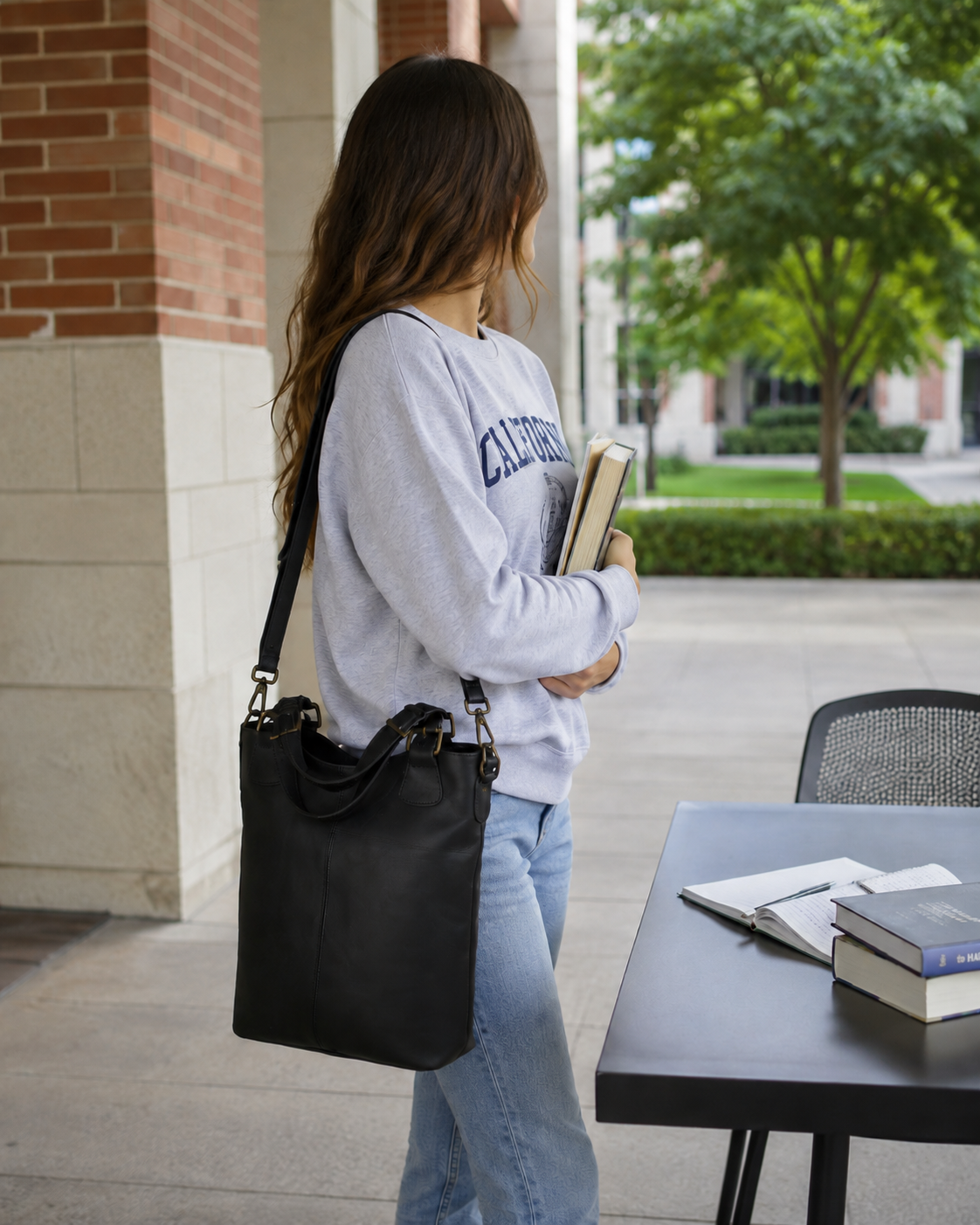 Cuiravo Amara waxed leather tote bag, additional product view
